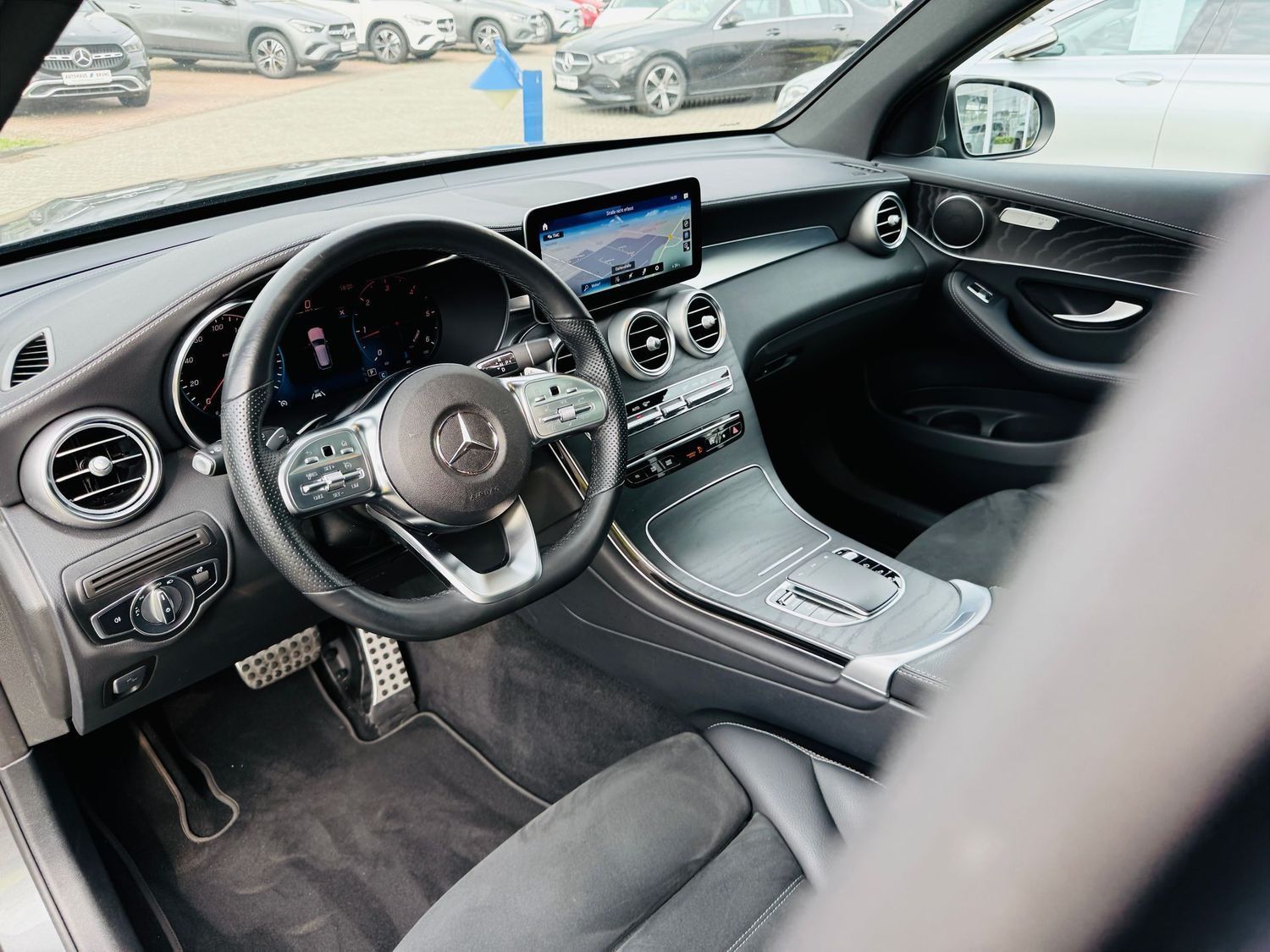 Fahrzeugabbildung Mercedes-Benz GLC 220 d 4M AMG, Panodach, AHK schw, PTS, RFK,