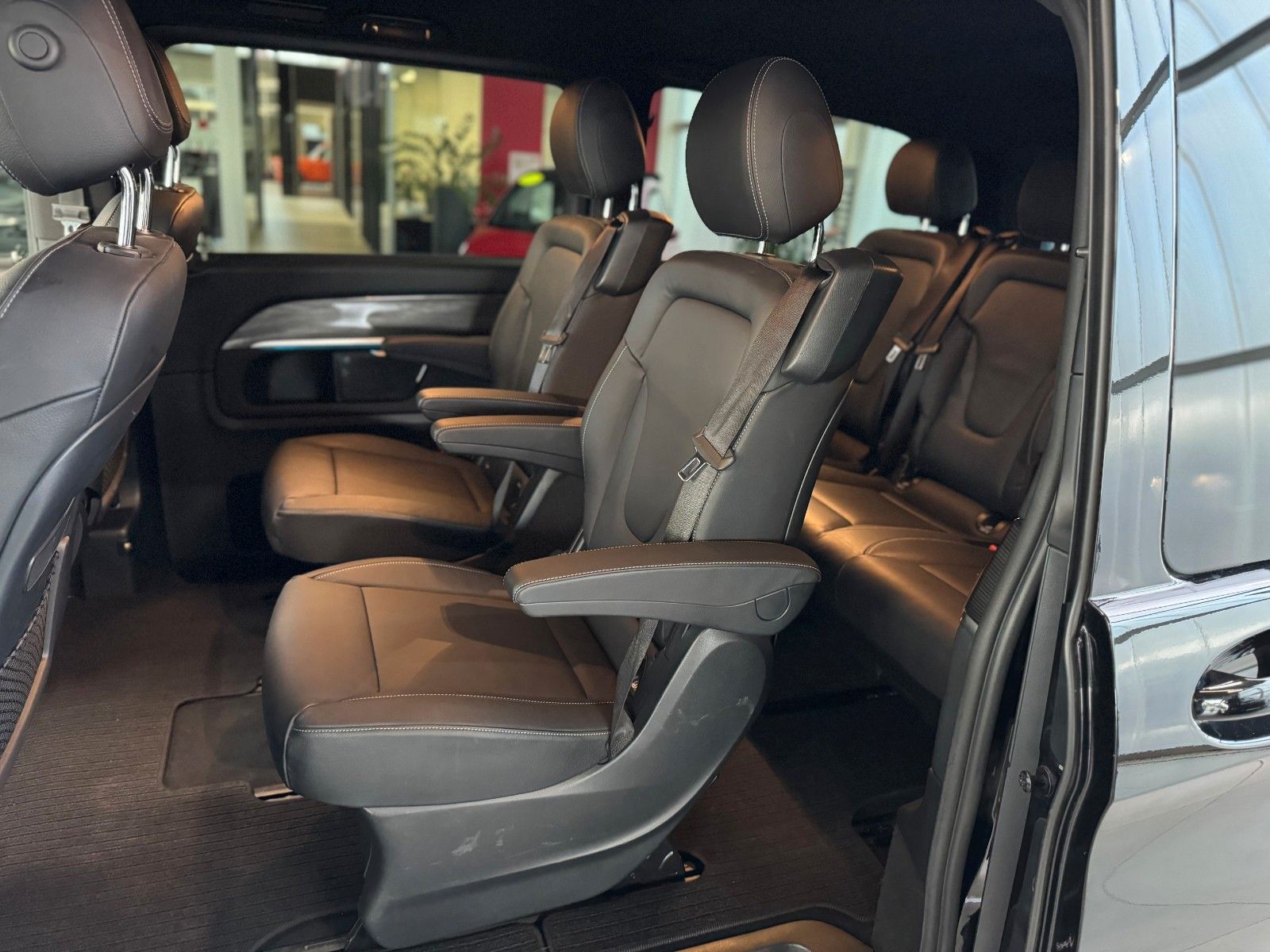 Fahrzeugabbildung Mercedes-Benz V 300d Avantgarde Edition lang "Agility Control"