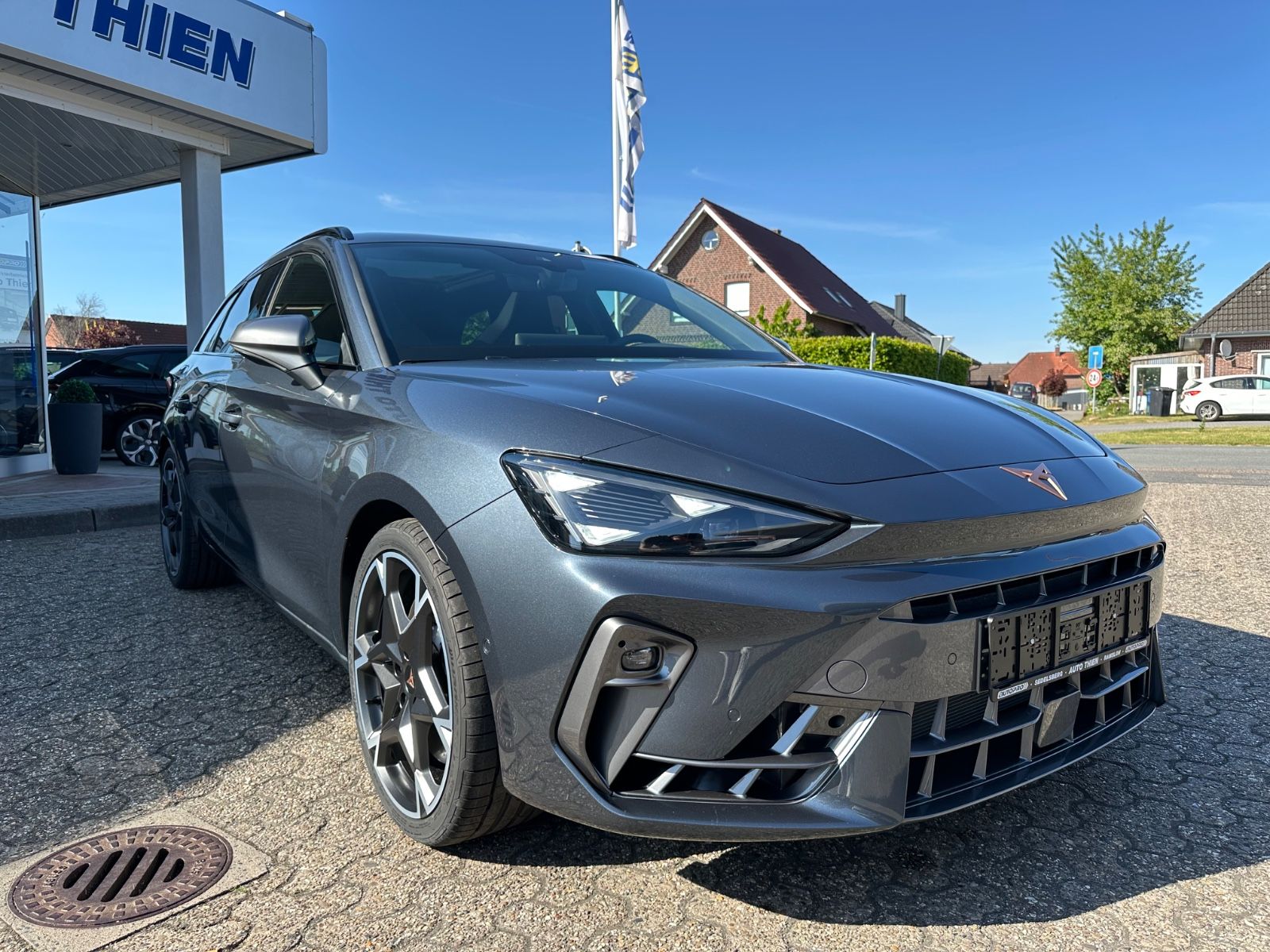Fahrzeugabbildung CUPRA Leon ST 2.0 TSI 4Drive VZ Pano/AHK/Navi/ACC