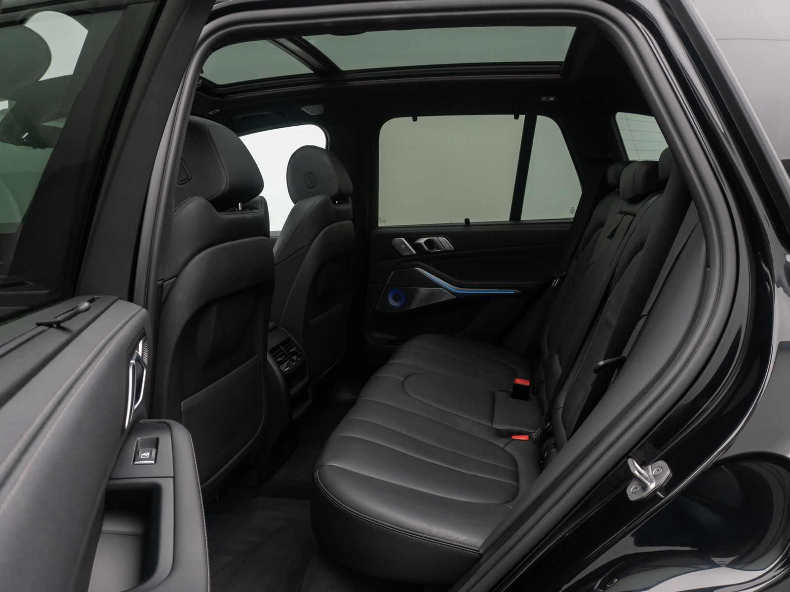 Fahrzeugabbildung BMW X5 xD45e M Sport B&W Kamera DAB Panorama Alarm