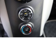 Fahrzeugabbildung Toyota IQ *Klima*Aux-In*8-fach bereift!*4-Sitzer!*