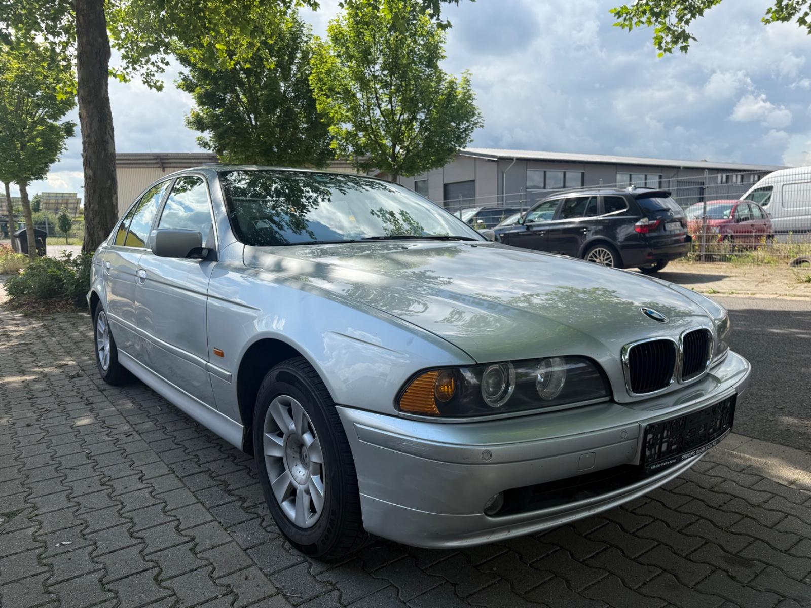 BMW 525