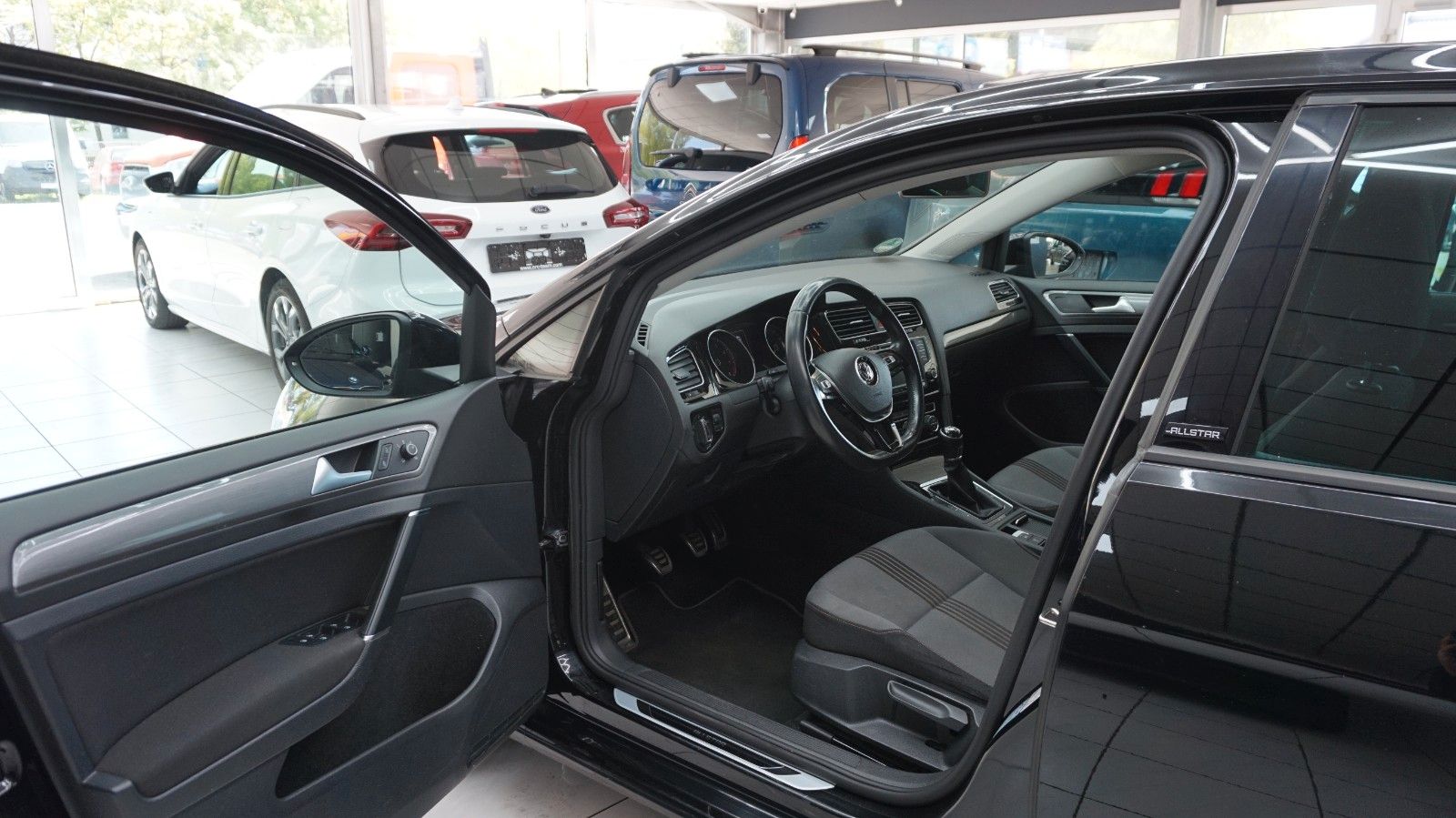 Fahrzeugabbildung Volkswagen Golf VII Lim. Allstar BMT