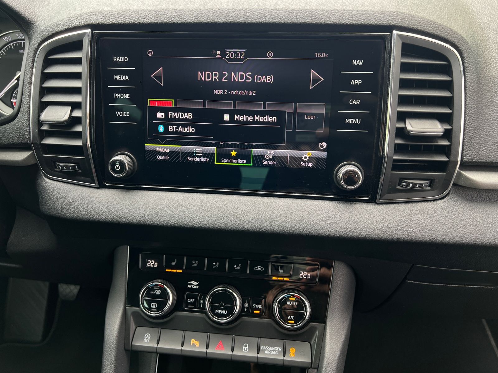 Fahrzeugabbildung SKODA Karoq Ambition 1.5 TSI *AHK, SmartLink, Kamera,