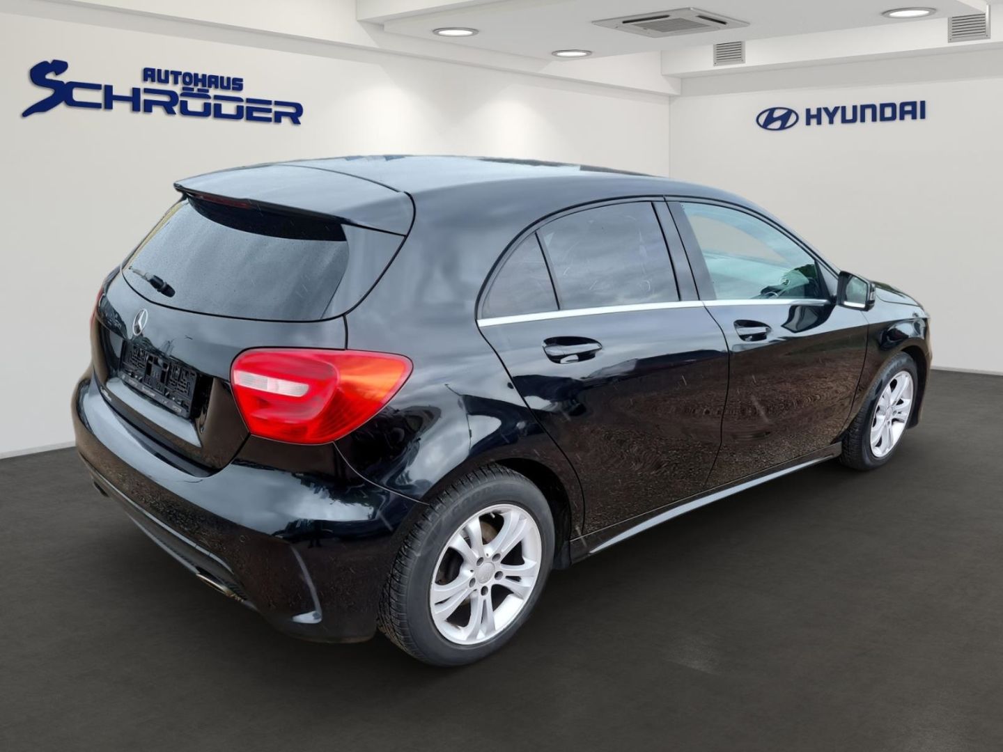 Fahrzeugabbildung Mercedes-Benz A 180 BlueEfficiency HU/AU Klima
