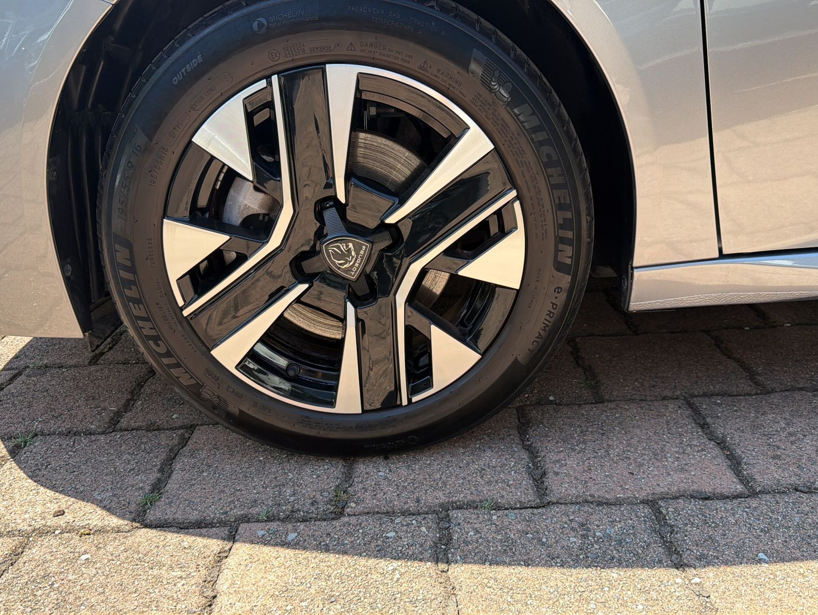 Fahrzeugabbildung Peugeot 208 101 Allure - Tempomat