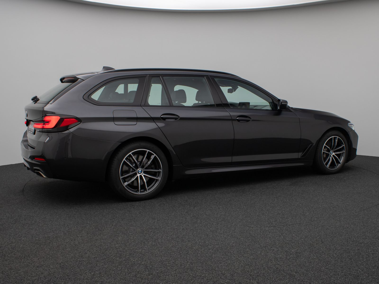 Fahrzeugabbildung BMW 530d xD M Sport Laser Kamera HUD DAB H/K Komfort