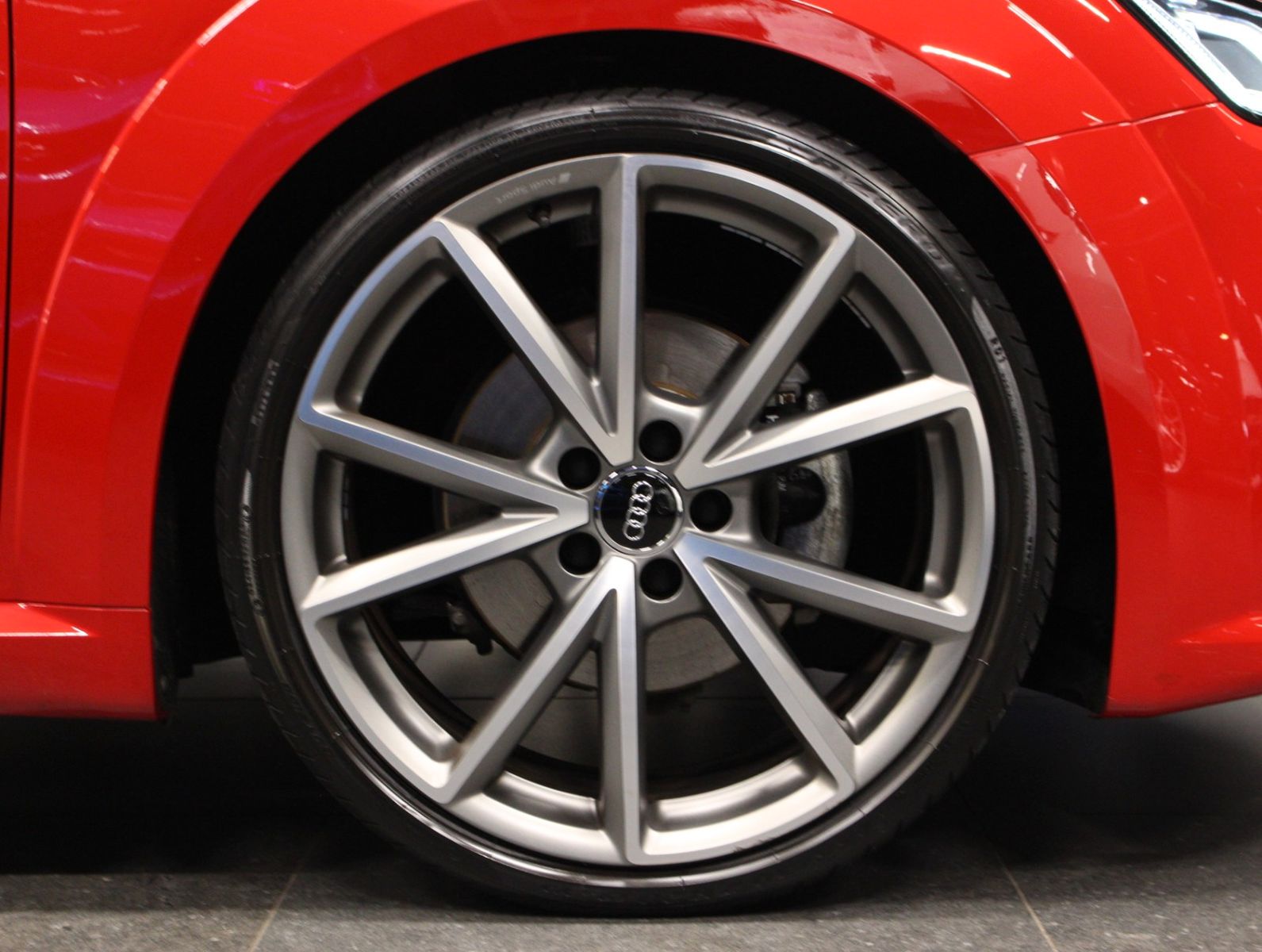 Fahrzeugabbildung Audi TT 1.8 TFSI Coupe S-Tronic S-Line Selection Plus