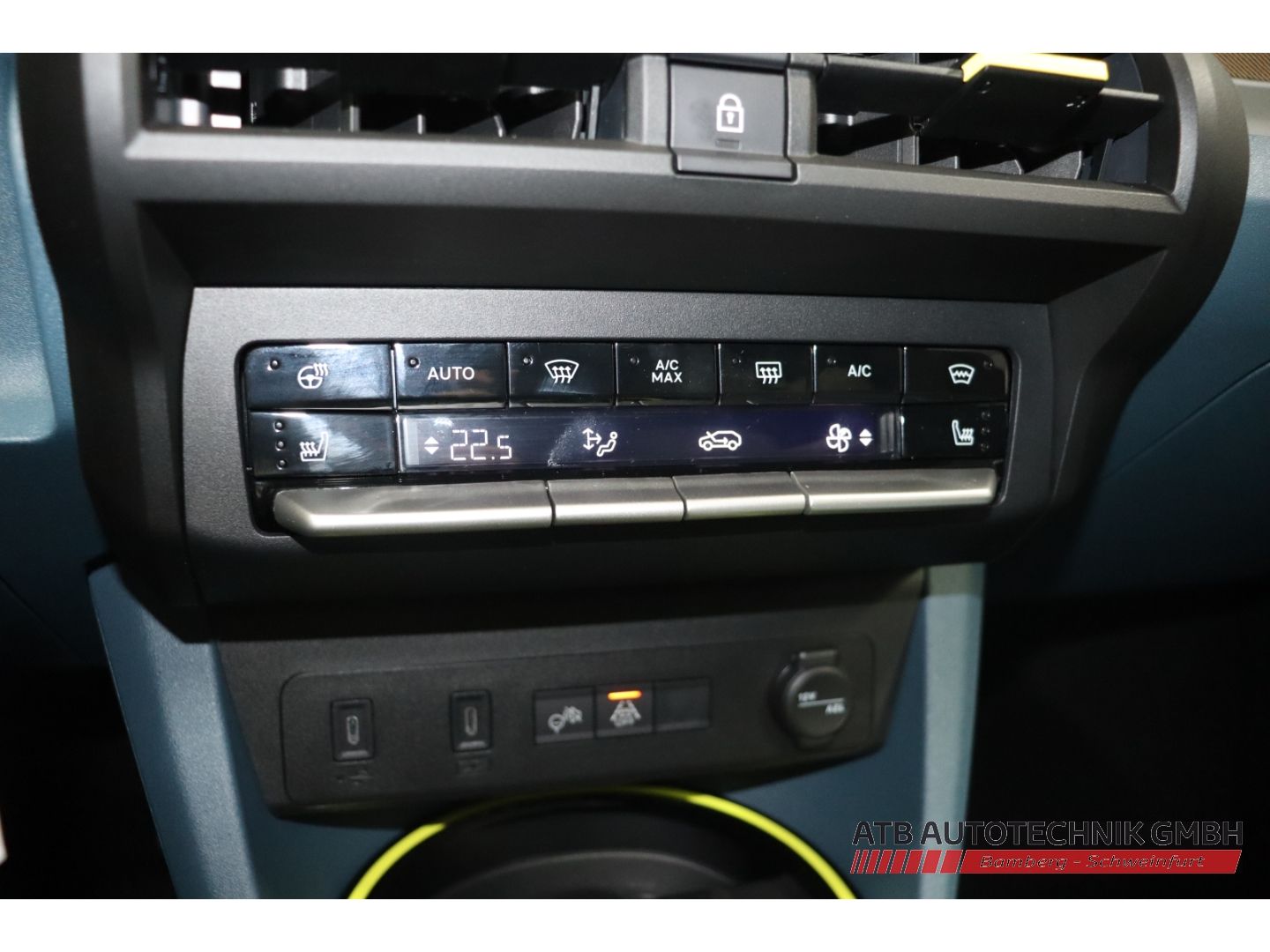 Fahrzeugabbildung Fiat Grande Panda La Prima Hybrid 1.2 eDCT Winter-Pak