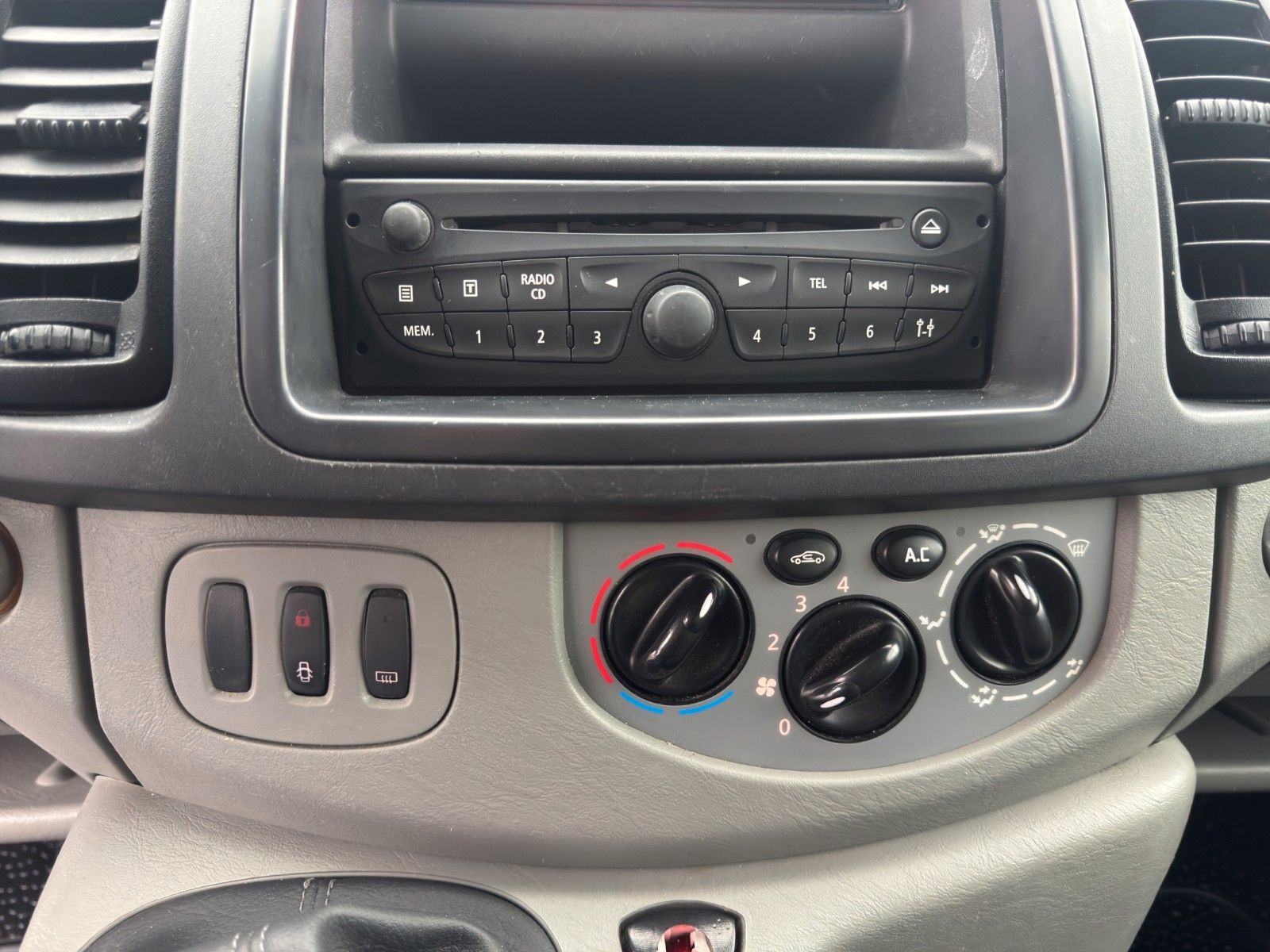 Fahrzeugabbildung Renault TRAFIC KASTEN L2H1 DOKA 2,9T KOMFORT 6-SITZER