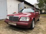 Mercedes-Benz E 220 T Liebhaberkombi - Mercedes-Benz 220: Rot