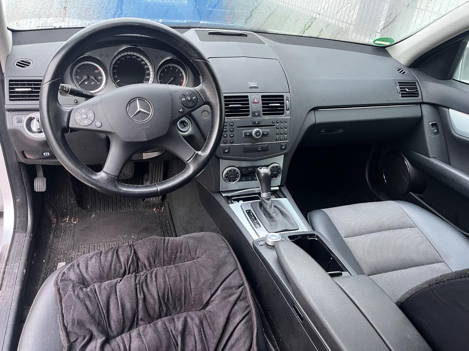 Mercedes-Benz C180 2009 — photo 11