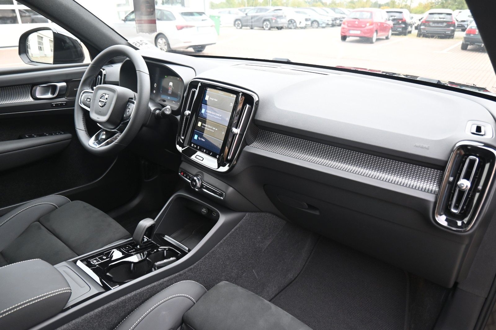 Fahrzeugabbildung Volvo XC40 B4 Ultimate Dark*PANO*STHZ*H&K*360*20"