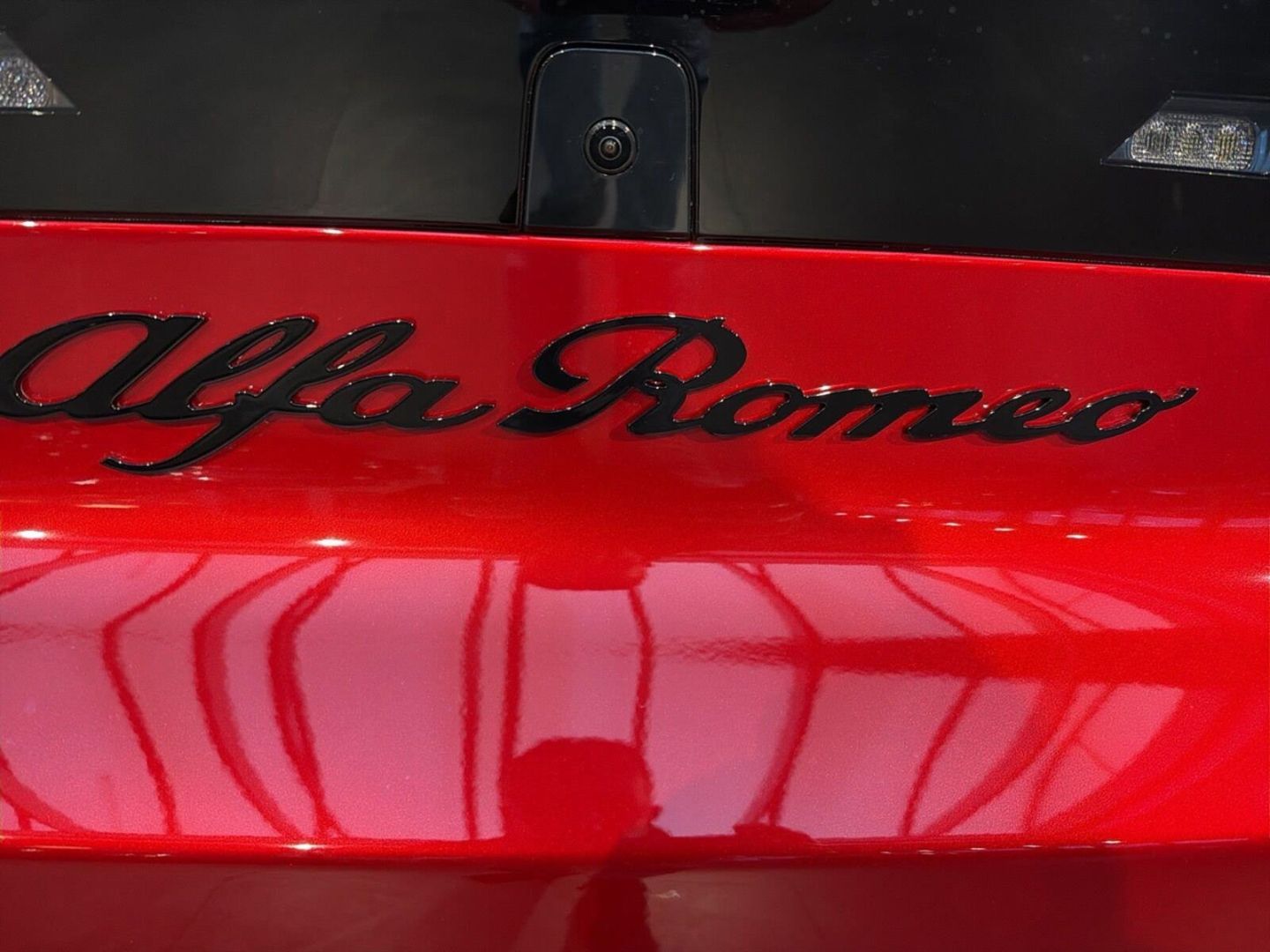 Fahrzeugabbildung Alfa Romeo Junior Elettrica TI-Technologie-Panorama-Wärmepu