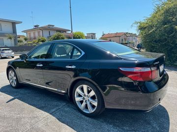 Lexus LS 600 - 6