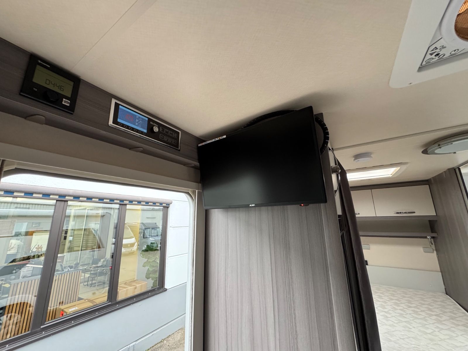 Fahrzeugabbildung Hobby T 65 HFL Optima on Tour Hubbett