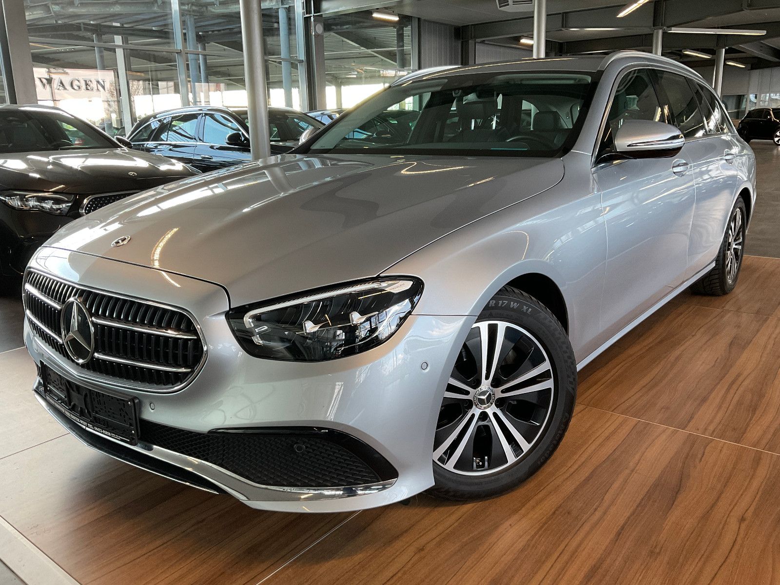 MERCEDES-BENZ E 220d T Avantgarde TOTW/AHK/FLA/KAMERA/LED