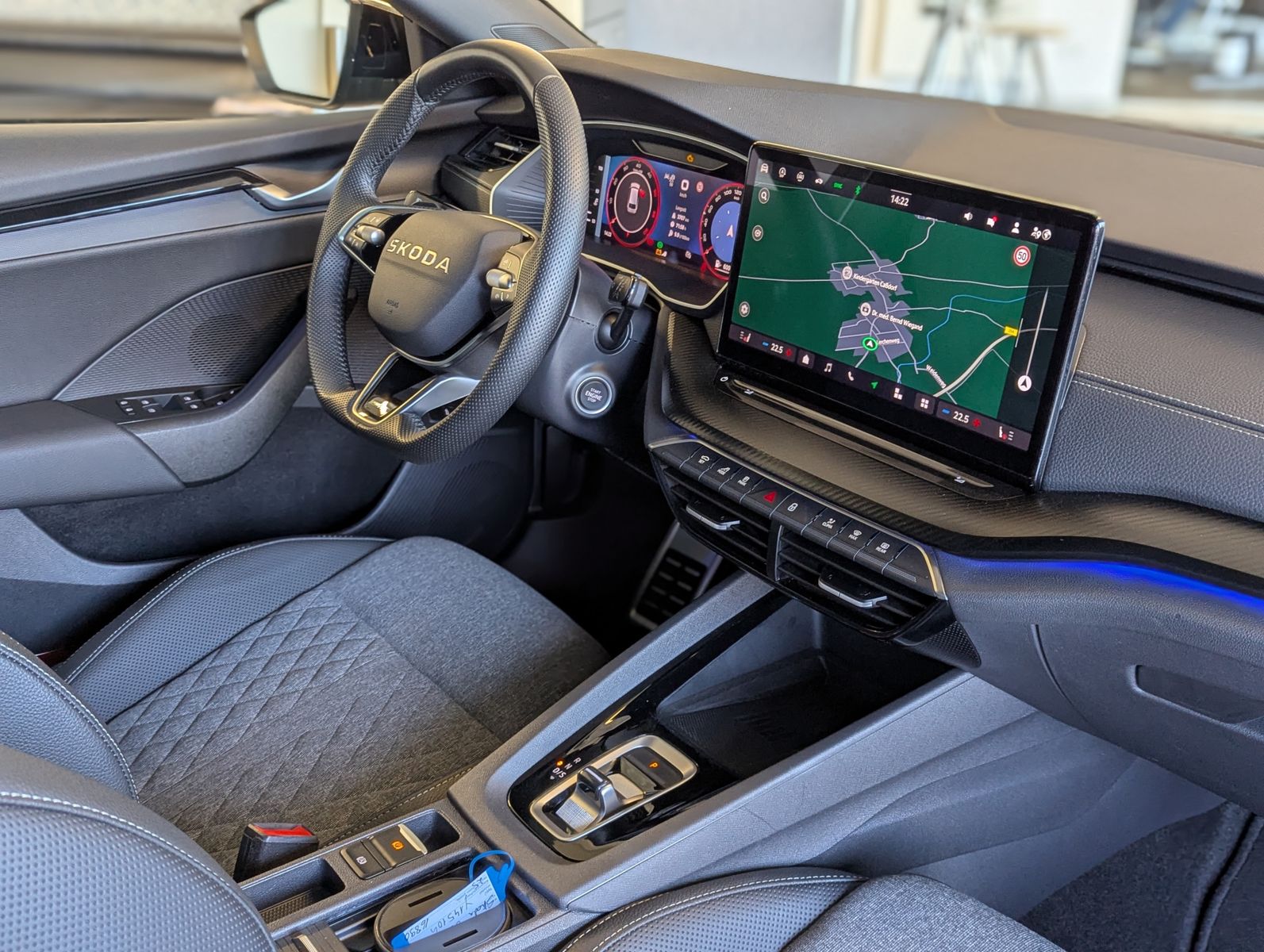 SKODA Octavia 2.0 TDI DSG Sportline Matix Assist+ 18" - Image 11