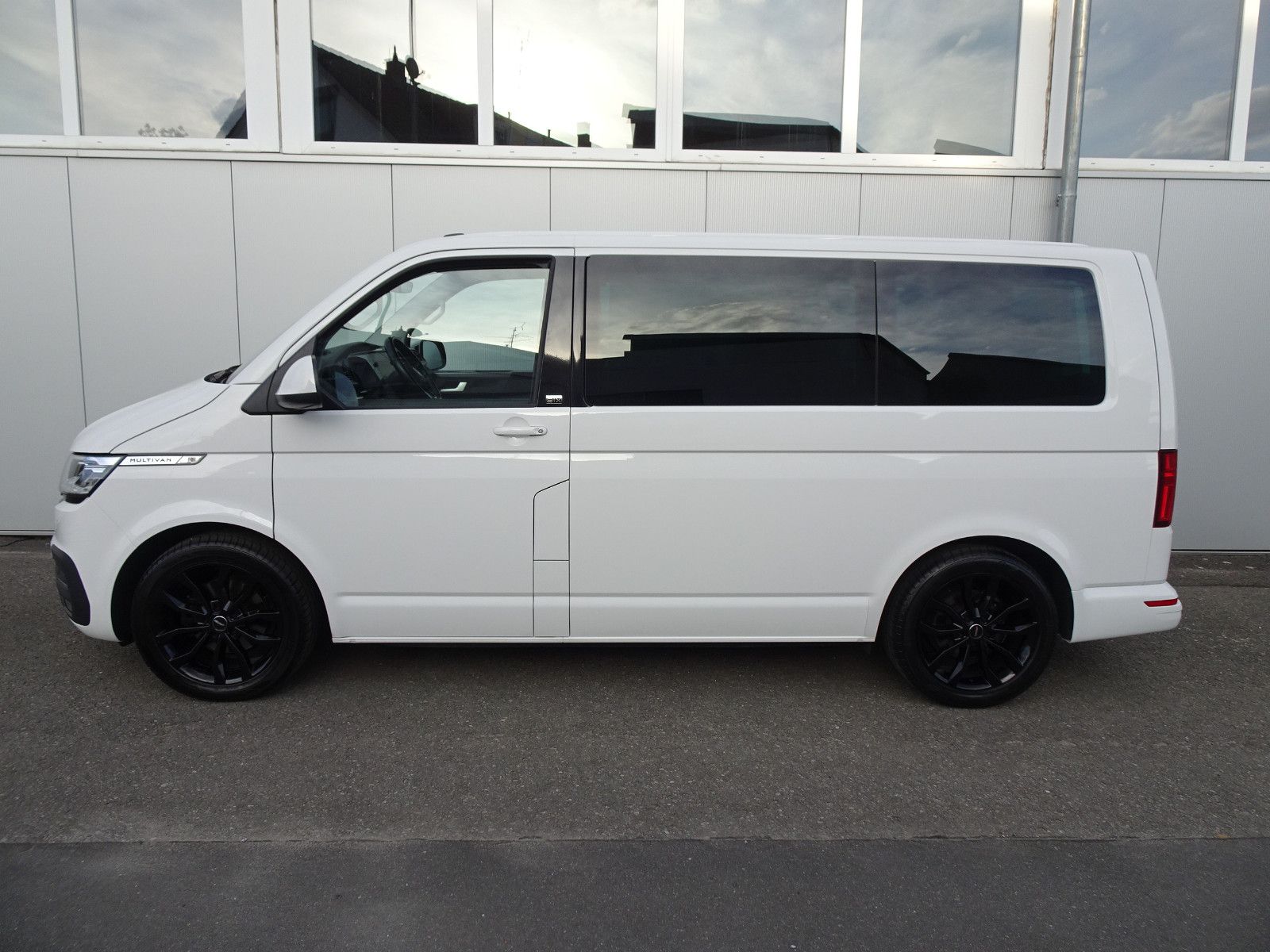 Volkswagen T6.1 Multivan TDI Gen.Six Virtual AHK H&R 18 ALU foto 3