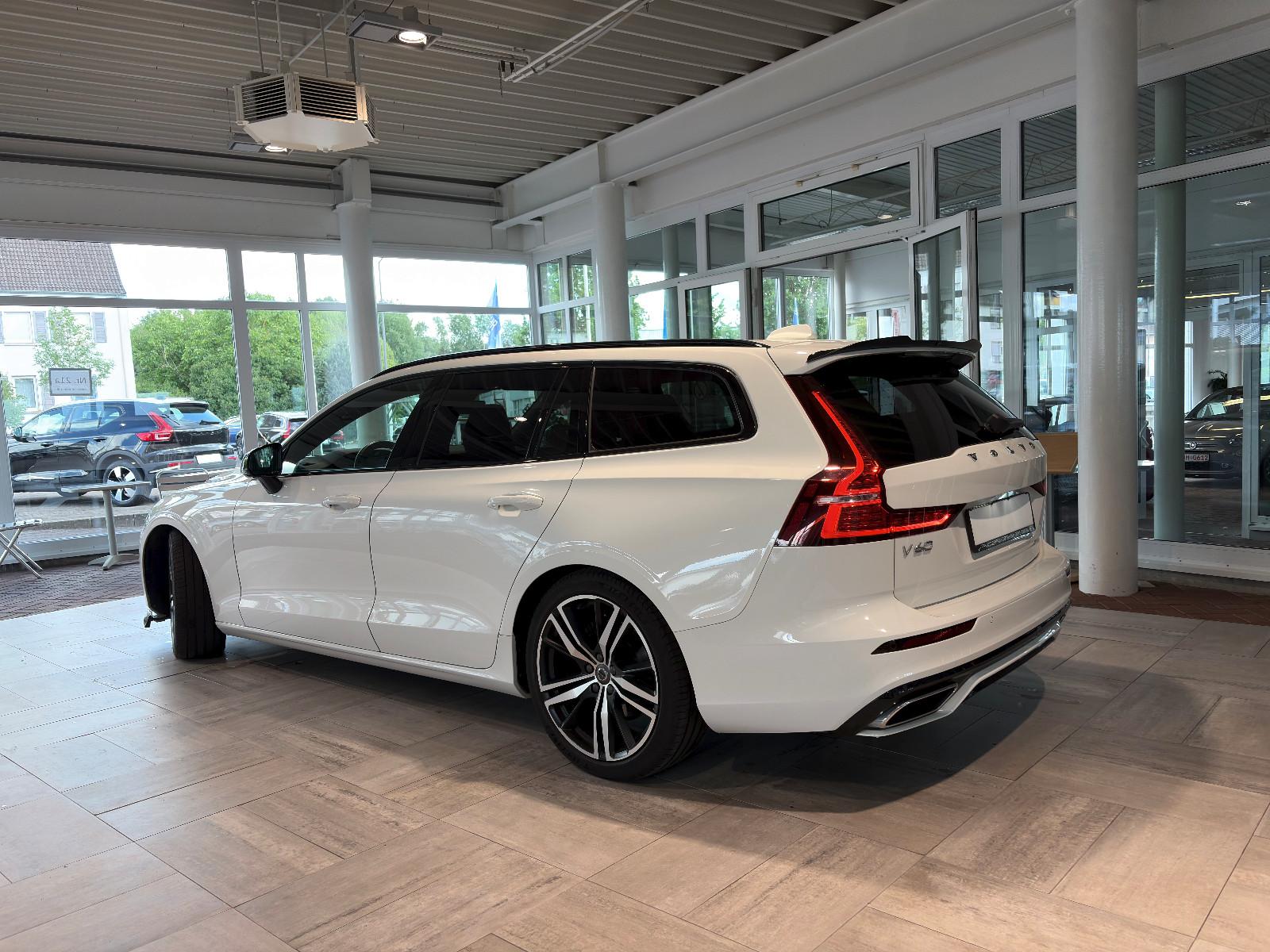 Volvo V60 R-Design AHK Headup Panorama IntelliSafe-Pro