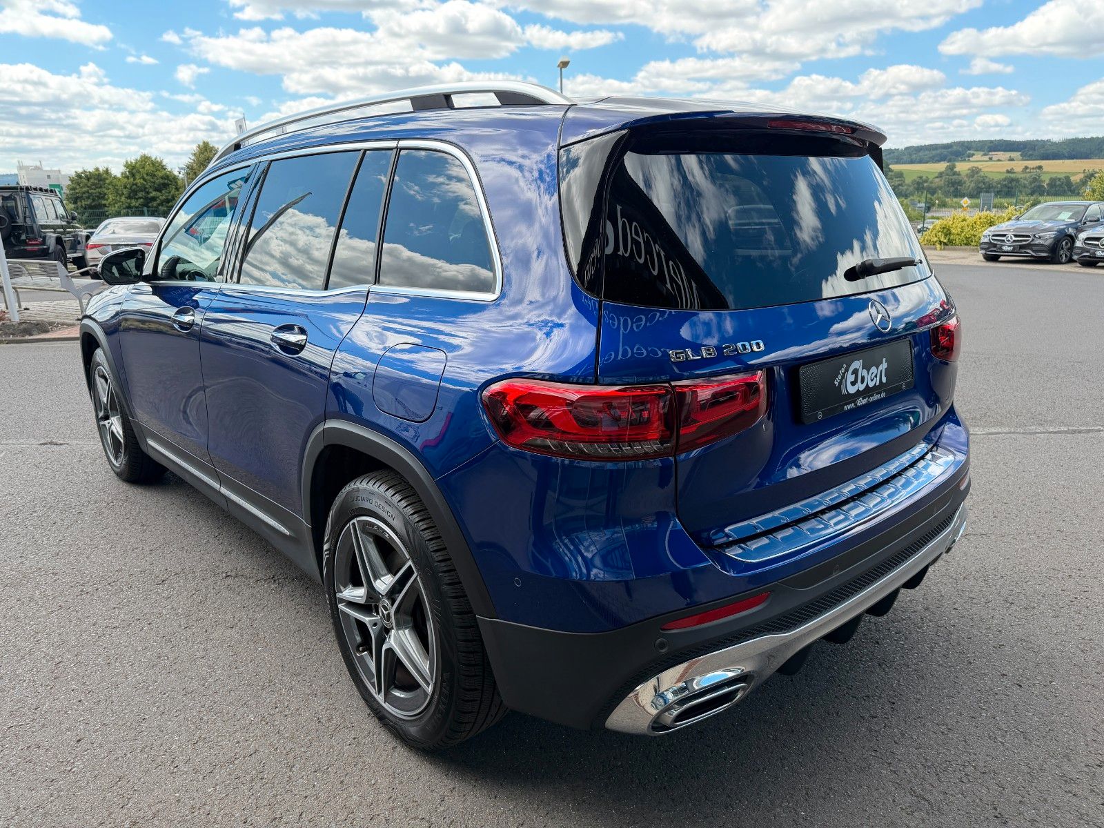 Fahrzeugabbildung Mercedes-Benz GLB 200 AMG MBUX+AMBIENTE+R-Kamera+Carbon+ALARM