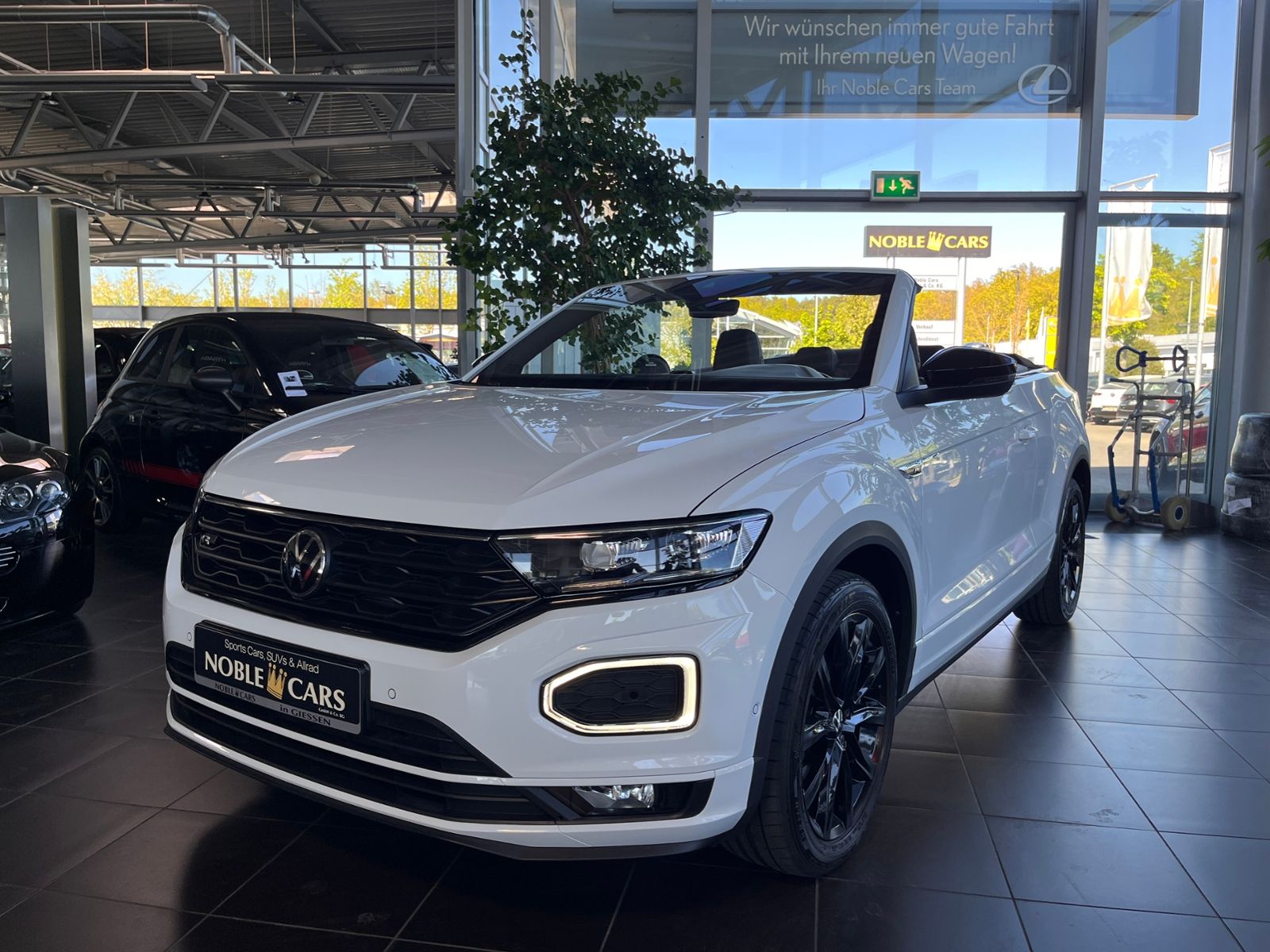 Fahrzeugabbildung Volkswagen T-Roc Cabriolet  R-Line Black ACC LED NAV RFK