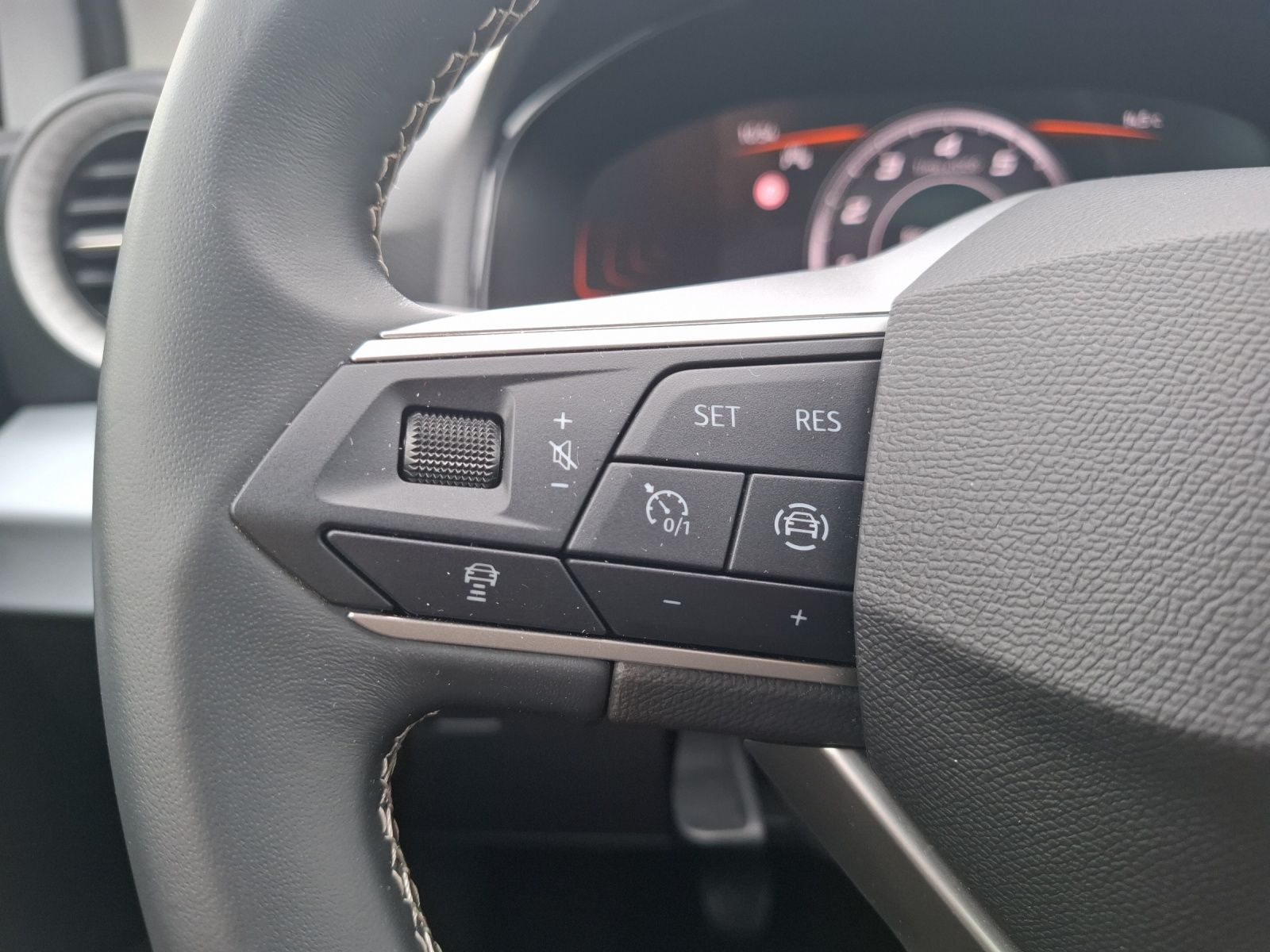 Fahrzeugabbildung SEAT Ibiza TSI Style LED Navi ACC VC RFK SH LM
