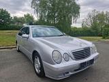 Mercedes-Benz Mercedes e 240 Avantgarde - gebrauchte Mercedes-Benz E 240 aus dem Jahr 2001