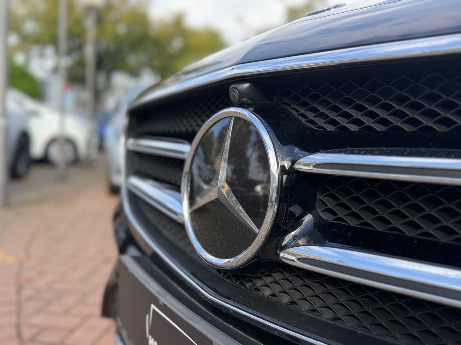 Mercedes-Benz E 220d Ltd EDT SportSt AMG TOTW MB SERV-GPFL AHK imagem 3