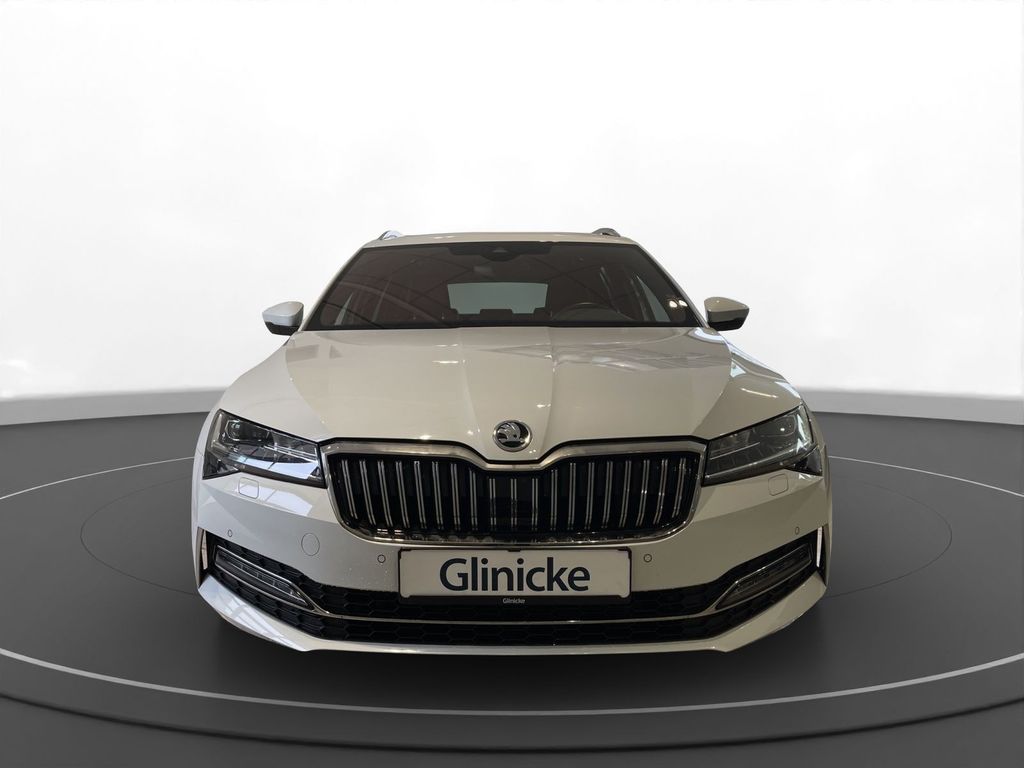 Skoda Superb — fotografia 2