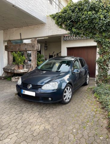 Volkswagen Golf 5 *Schiebedach, Einparkhilfe, Navi, T...