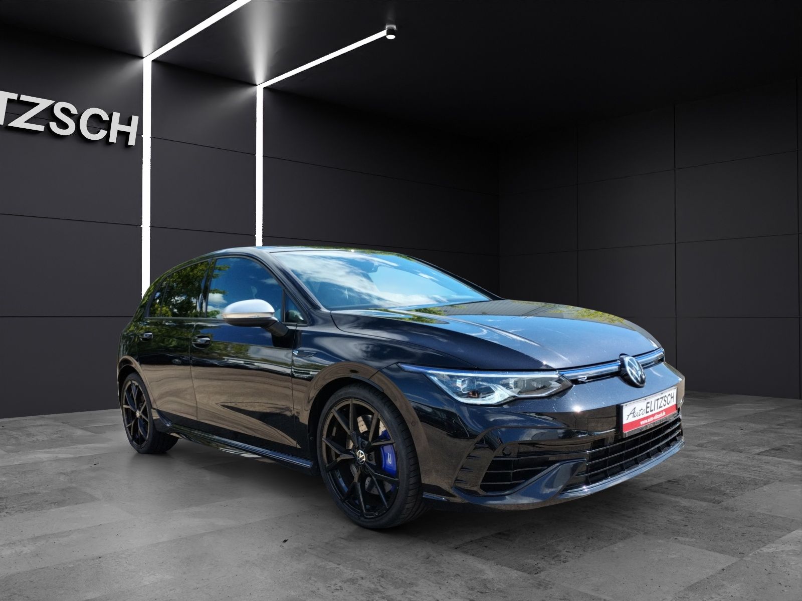 Fahrzeugabbildung Volkswagen Golf VIII R 4M  DSG Matrix Navi Harman AID ACC R