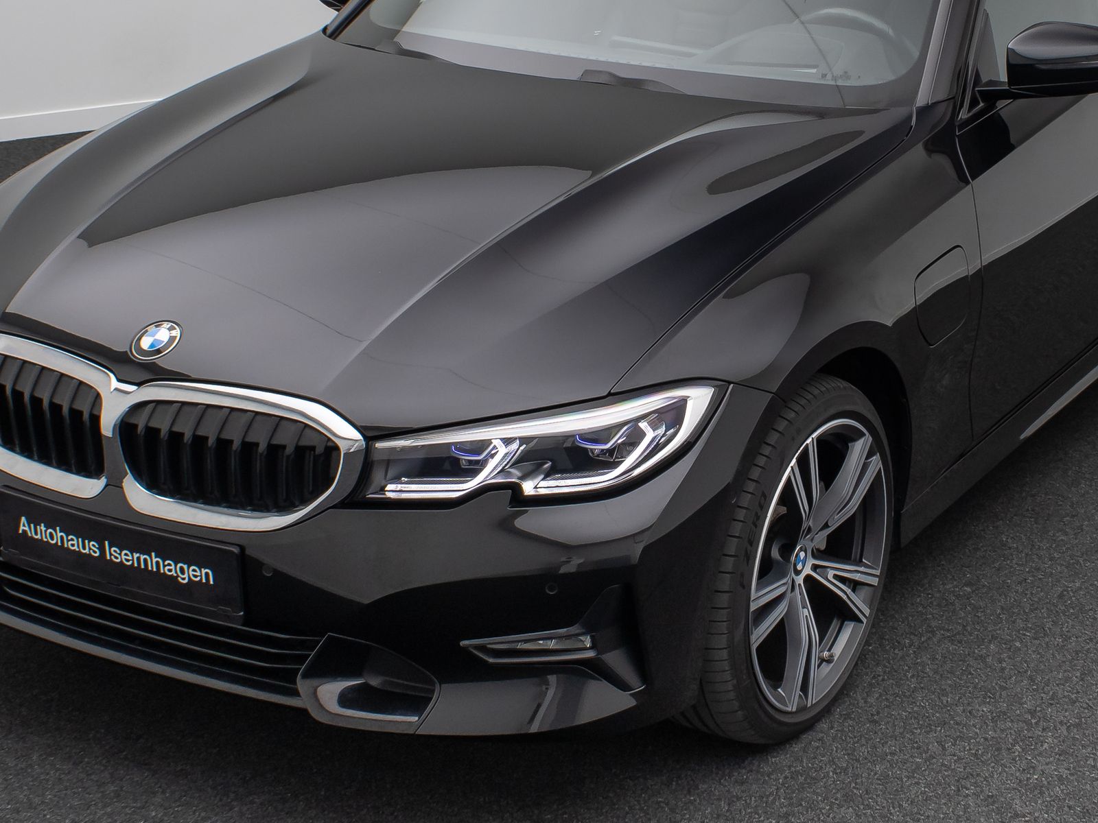 Fahrzeugabbildung BMW 320e xD Sport Line DAB Laser HUD HiFi Panorama