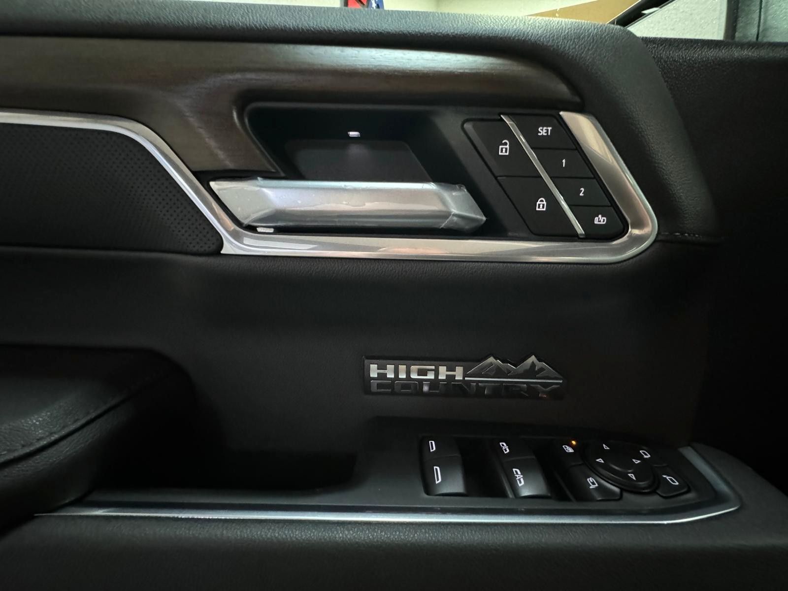 Fahrzeugabbildung Chevrolet 26 SILVERADO MIDNIGHT HIGH COUNTRY 6.2L V8-4x4