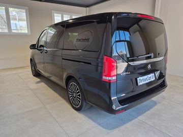 Mercedes V 220 - 4