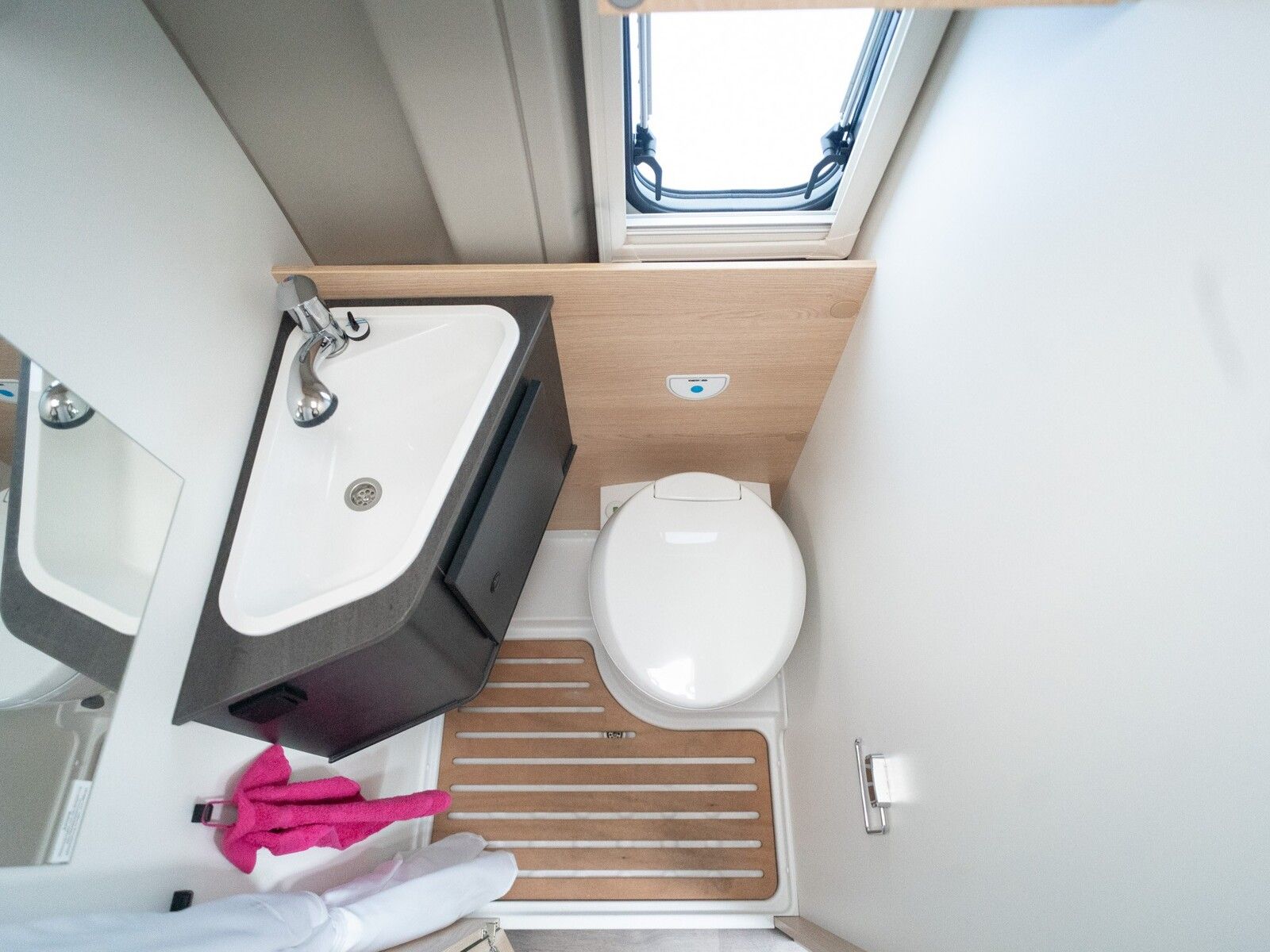 Fahrzeugabbildung Sunlight Adventure Cliff 540 inkl. Radio/Rückfahrkamera