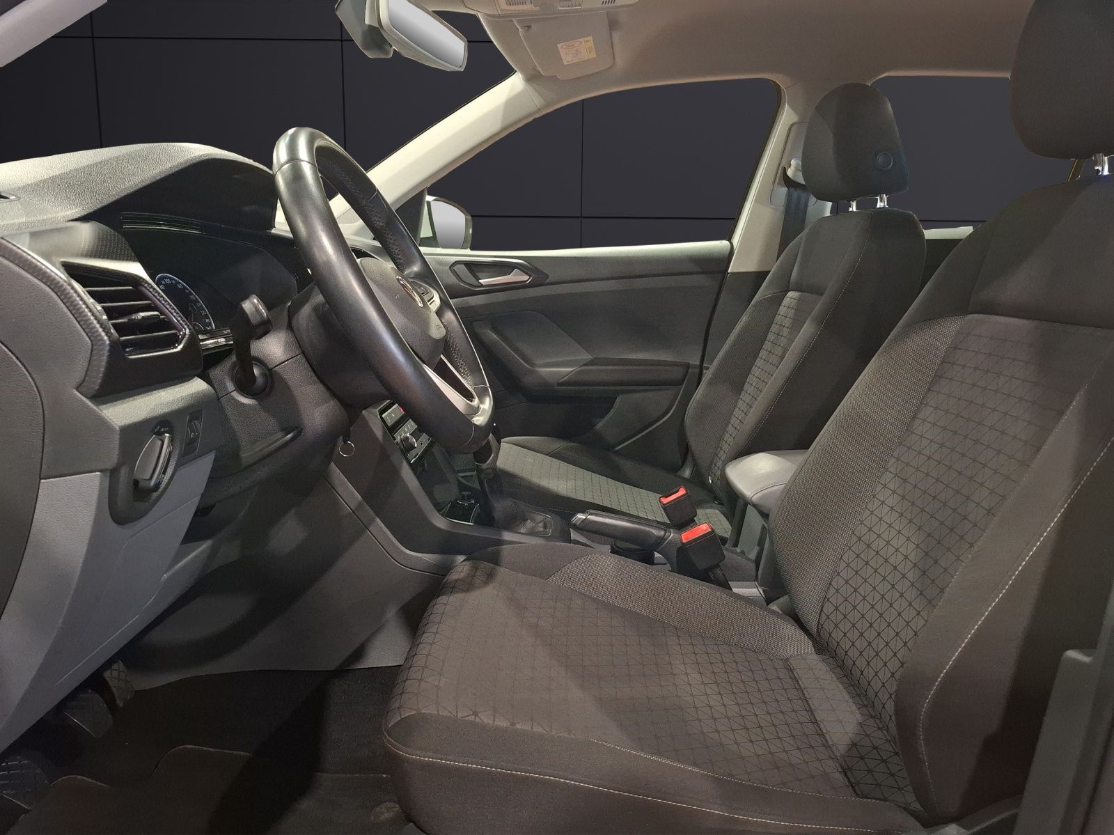 Fahrzeugabbildung Volkswagen T-Cross TSI Life AHK Navi ACC PDC SH 17"