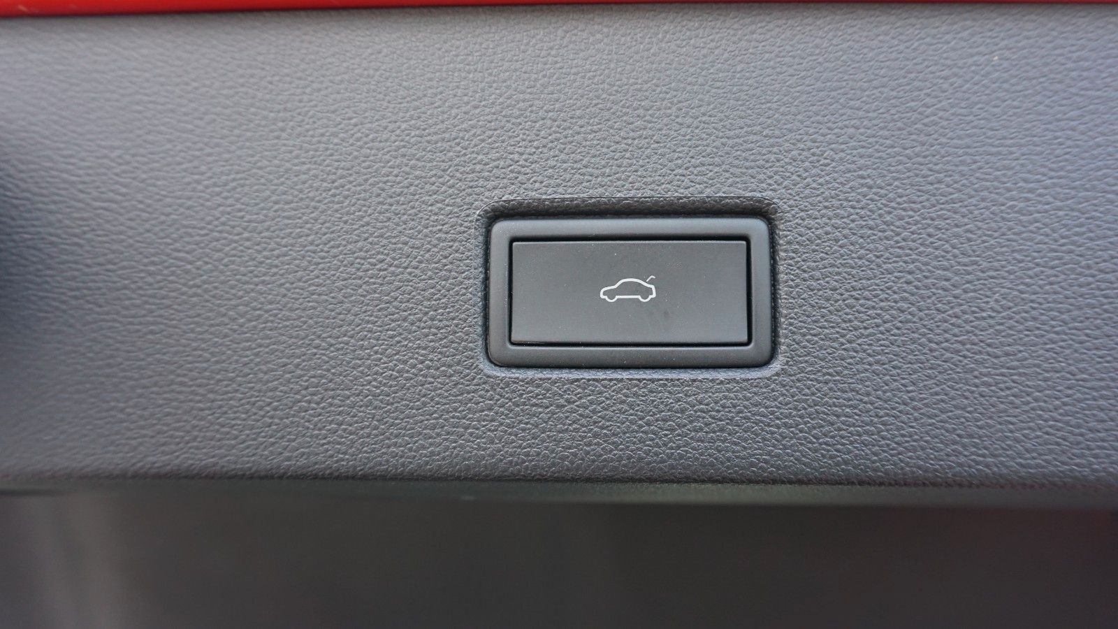 Fahrzeugabbildung Volkswagen T-Roc Sport, Sport Fahrwerk, Navi, Kamera, WR