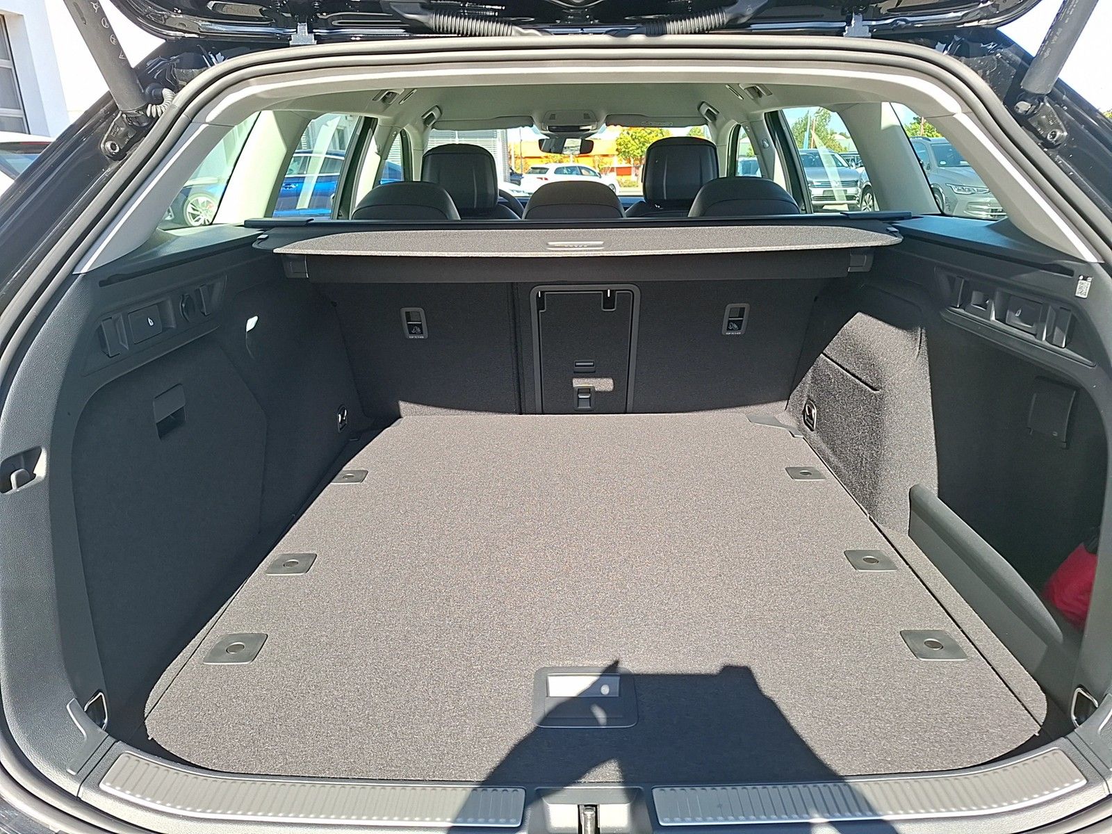 Fahrzeugabbildung Volkswagen Passat Variant TDI Elegance DSG Matrix AHK Navi