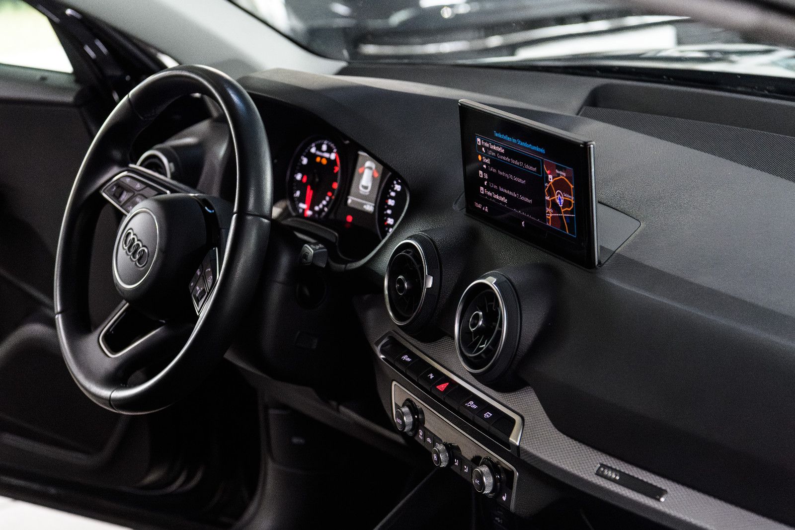 Fahrzeugabbildung Audi Q2 35 TFSI S tronic LED/SZH/NAVI