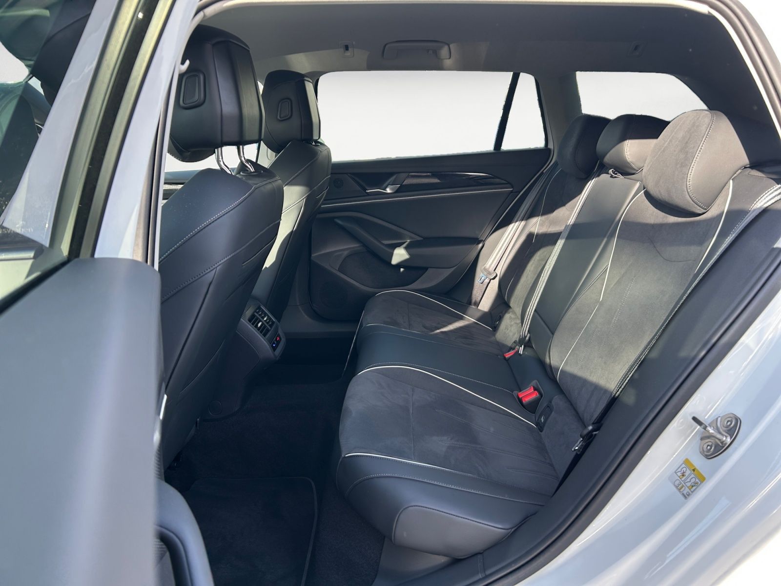 Volkswagen Passat Variant - Bild 23