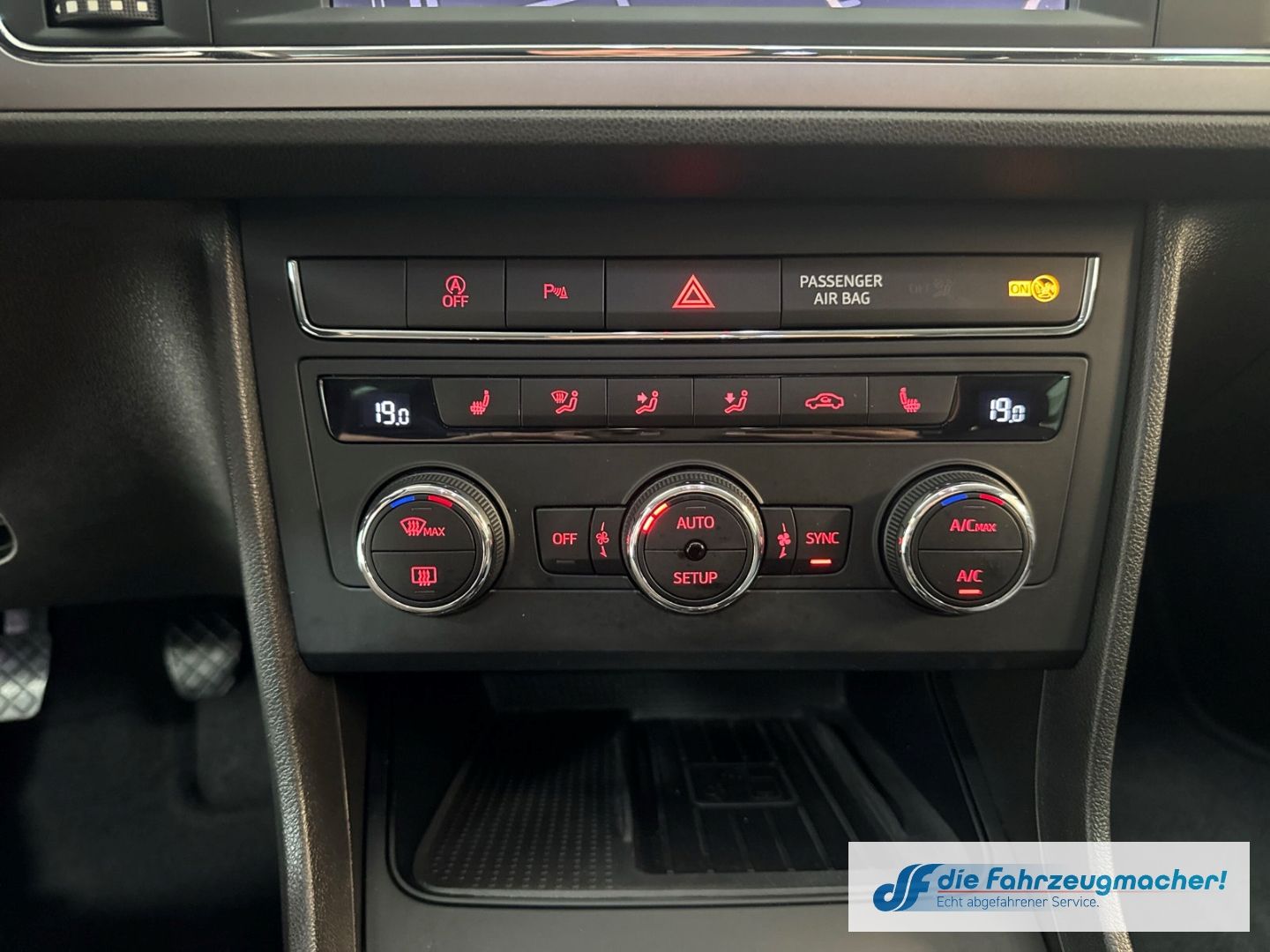 Fahrzeugabbildung SEAT Leon Ecomotive Style Navi LED Sperrdiff. Mehrzon