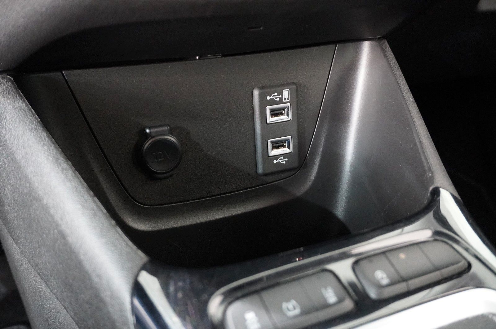 Fahrzeugabbildung Opel Crossland (X) 1.5D EDITION NAVI/LED/KAMERA/DAB+