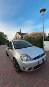 Ford Fiesta 1.6 Alufelgen 4 Türen TÜV NEU ... - Ford Fiesta aus 2003: 1.6