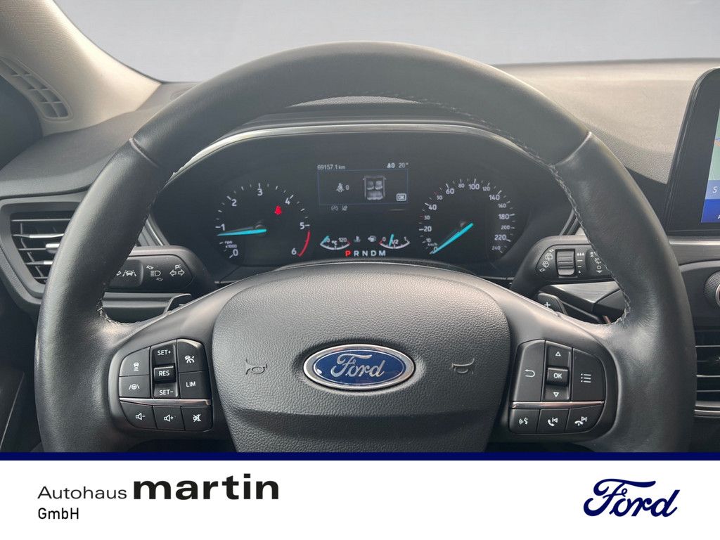 Fahrzeugabbildung Ford Focus 1.5 Titanium KAMERA NAVI ACC STANDHZ LED