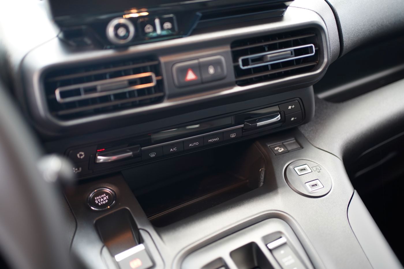 Fahrzeugabbildung Citroën Berlingo XL BlueHDi 130 EAT8 Max 7 Sitzer Navi