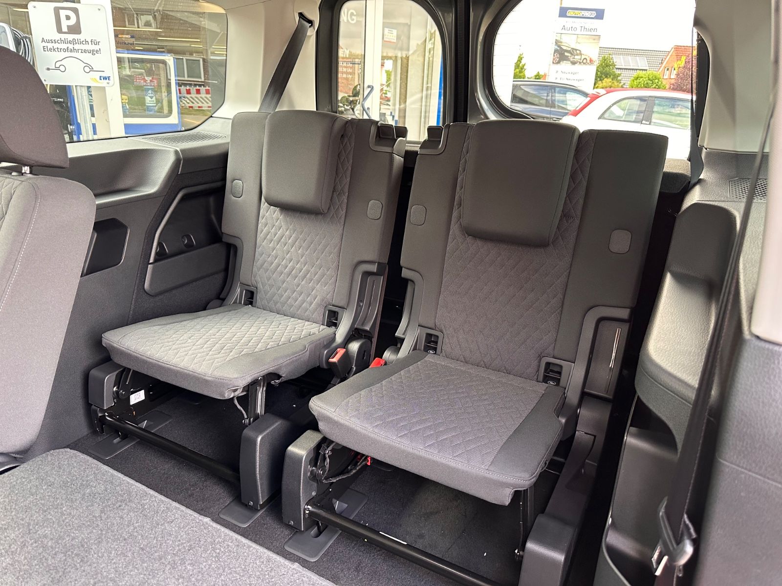 Fahrzeugabbildung Volkswagen Caddy Maxi Kombi 1.5 TSI Life DSG AHK/ACC/APP