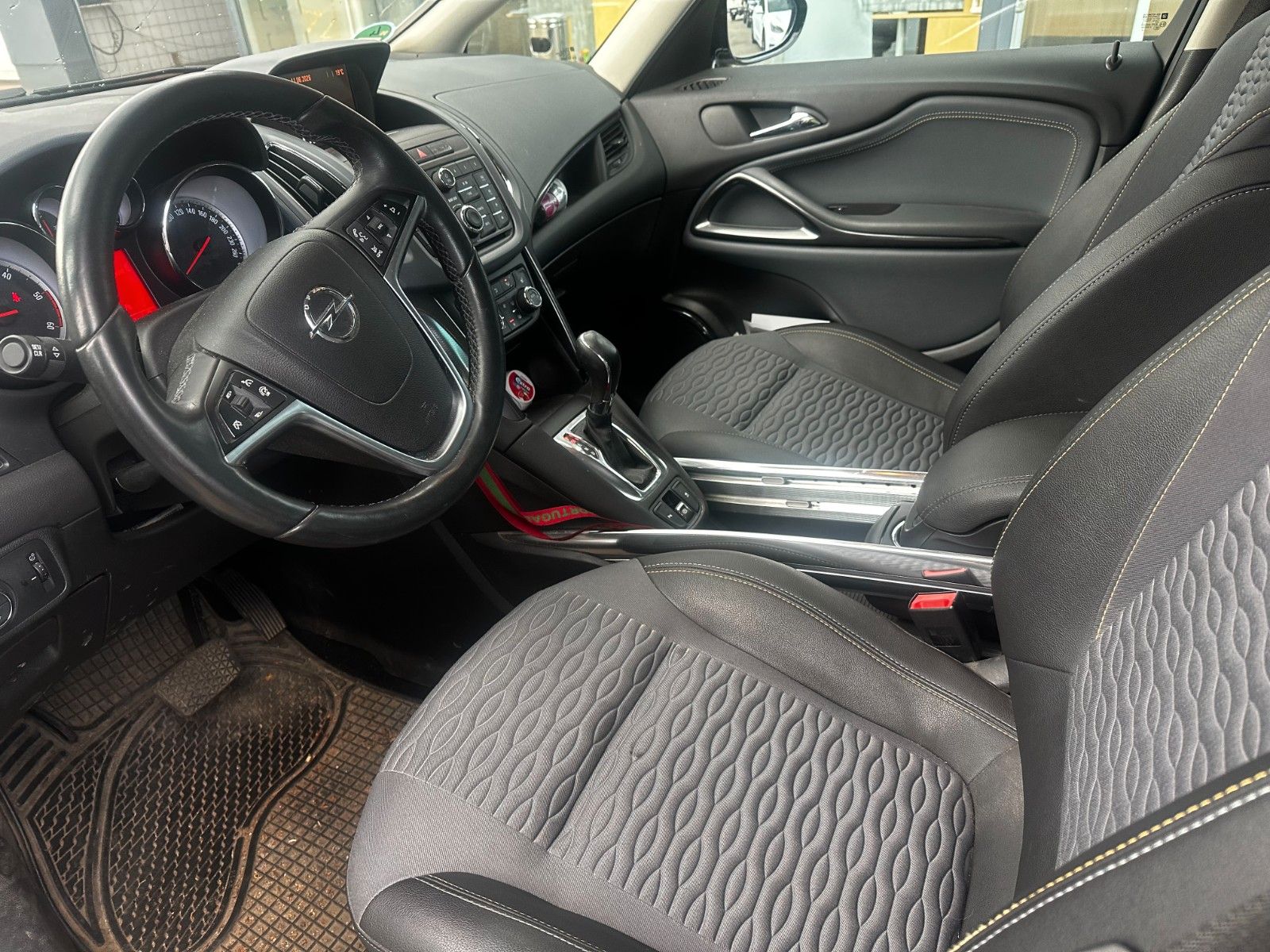 Fahrzeugabbildung Opel Zafira C Tourer Autom. /Klimaaut /Fahrradträger