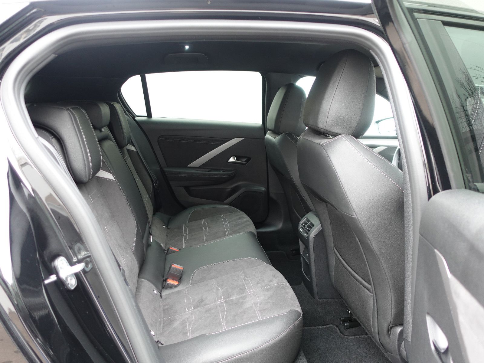 Fahrzeugabbildung Opel Astra 1.2Turbo GS 48V Hybrid eDCT Navi,Kamera,SH