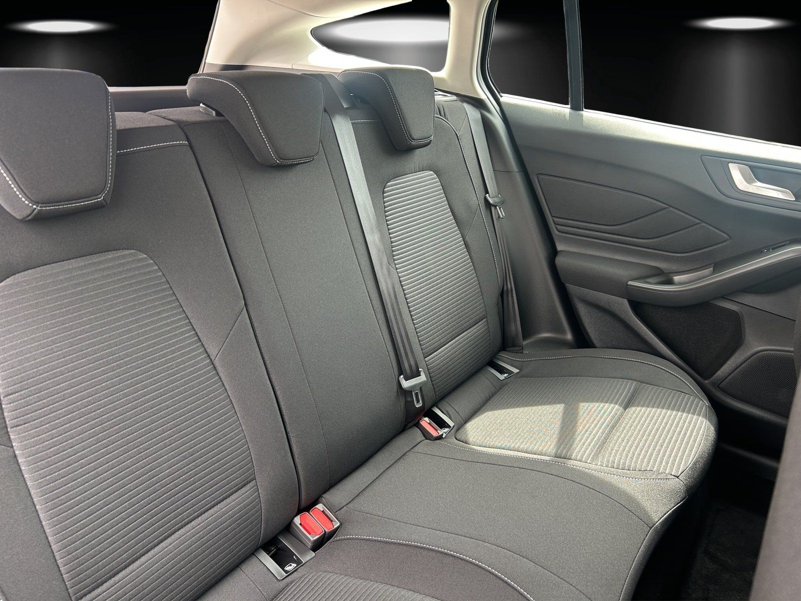 Fahrzeugabbildung Ford Focus Titanium Turnier Winter P. e.Call Kamera